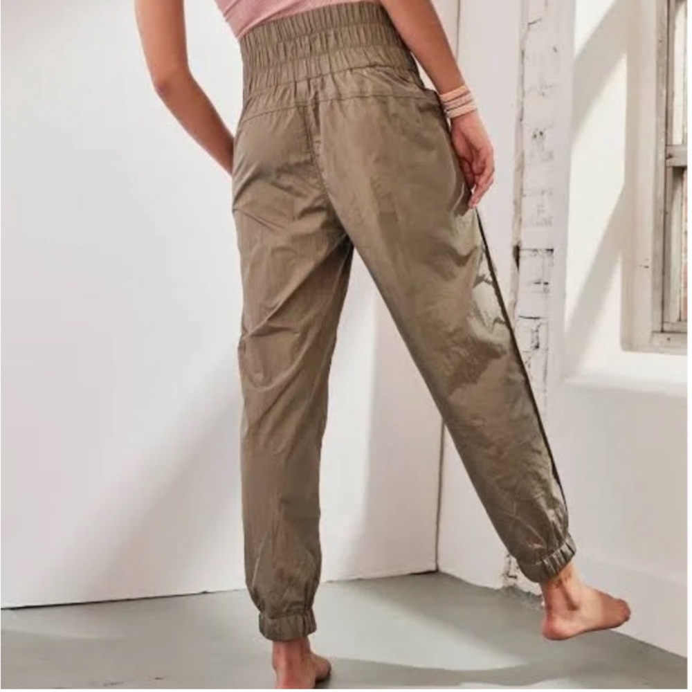 NWT Free People Movement The Way Home Smocked Joggers - Army - Size Small - Picture 4 of 16